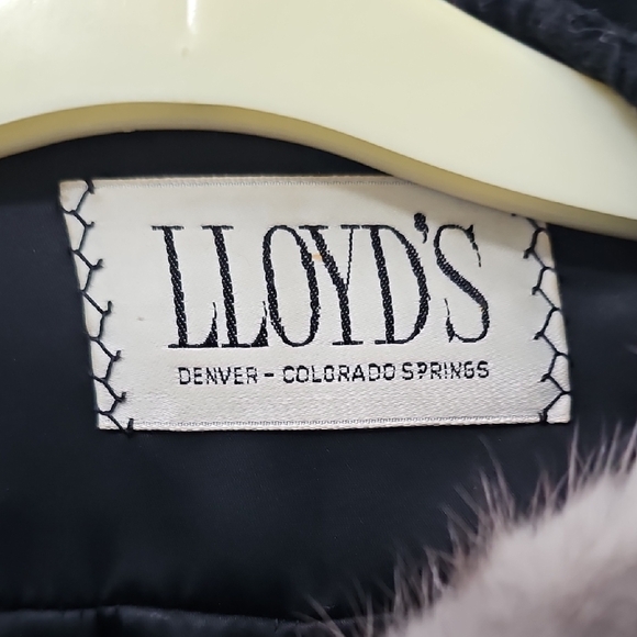 VINTAGE Black Fur Women's Cape with Tan Trim - Picture 2 of 5